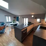Moaa - Modern Art Apartment